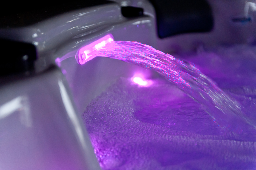 California Whirlpools Schmelz - Whirlpool Tropiclal Massaga LED Pink